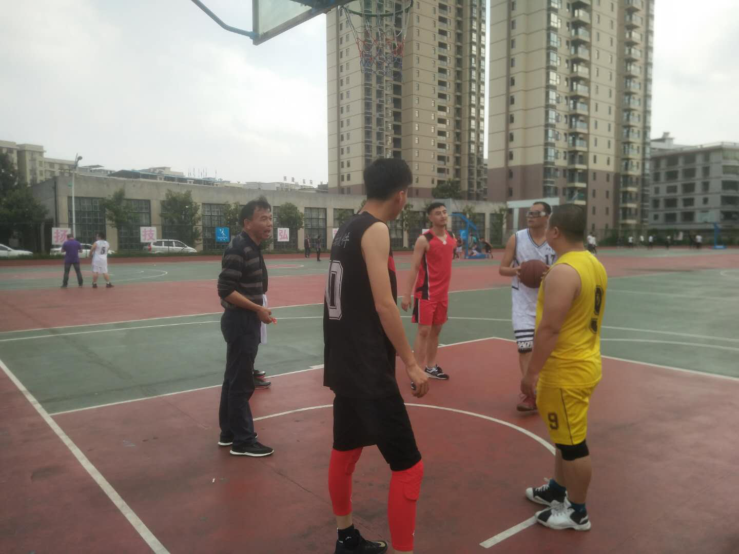 院职工篮球队紧锣密鼓备战双清区职工篮球赛